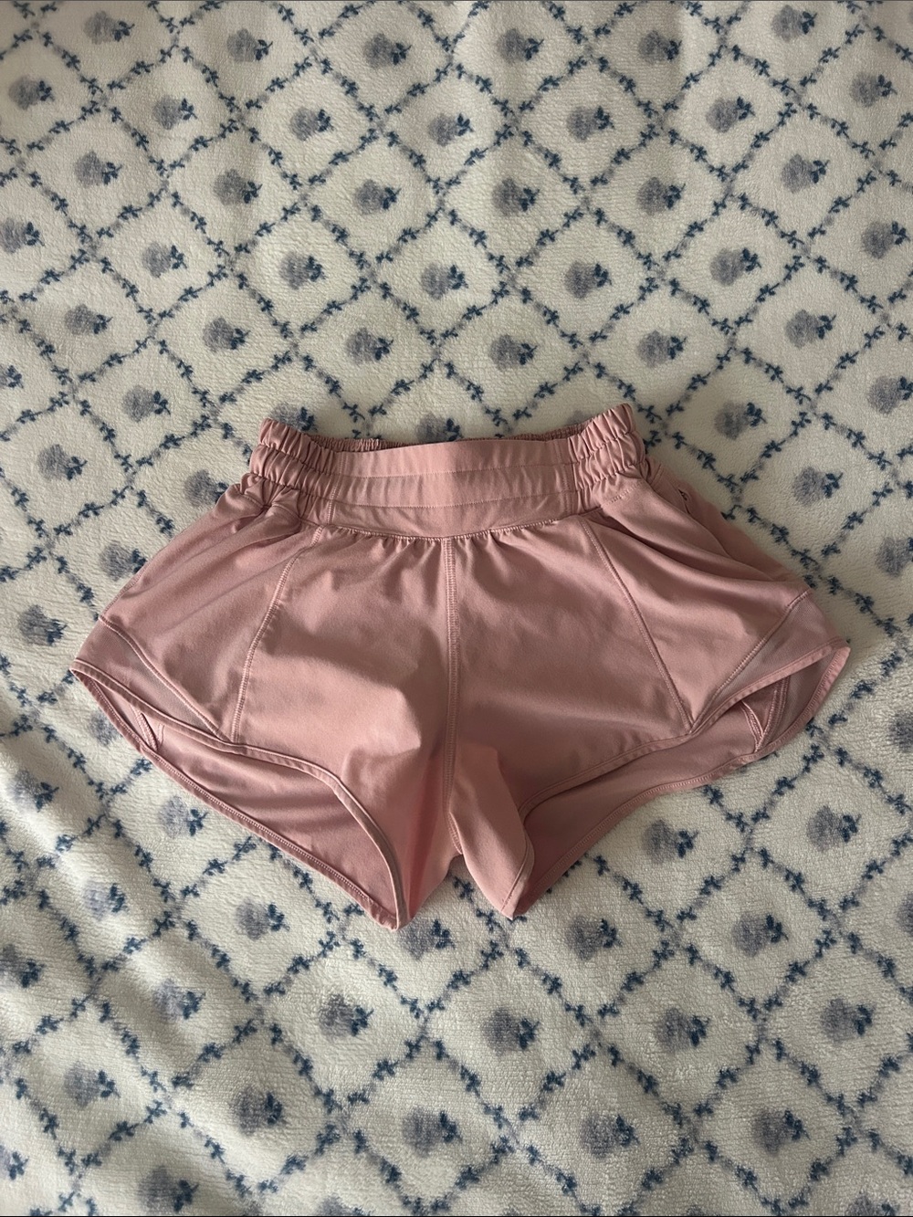 Dusty pink lululemon hotty hot shorts low rise size 0